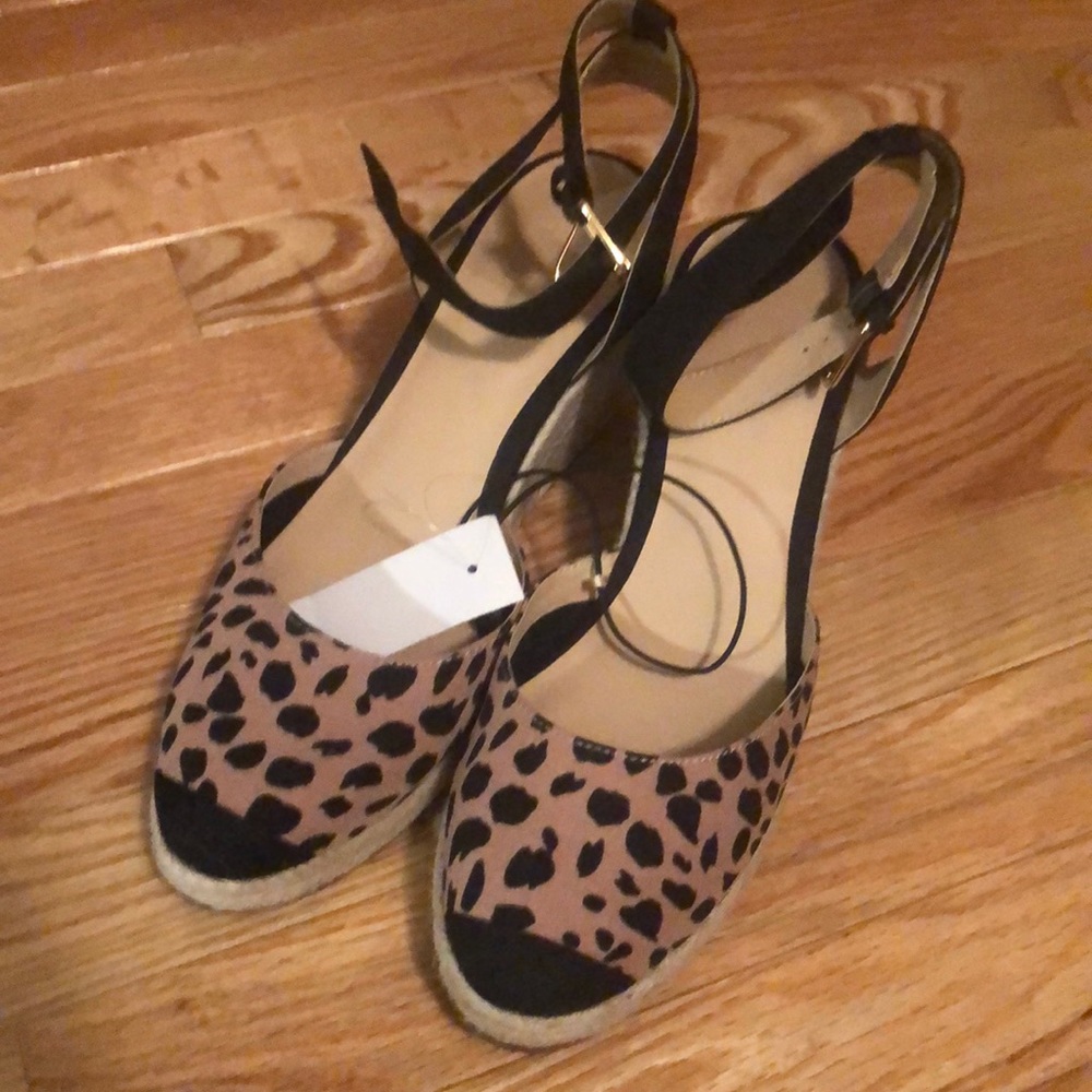 *NWT* Animal print wedges